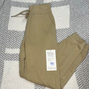 Lululemon Scuba HR jogger light tan Size 2 NWT